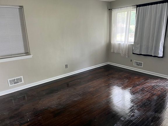 5th image of 248 Derby Ave