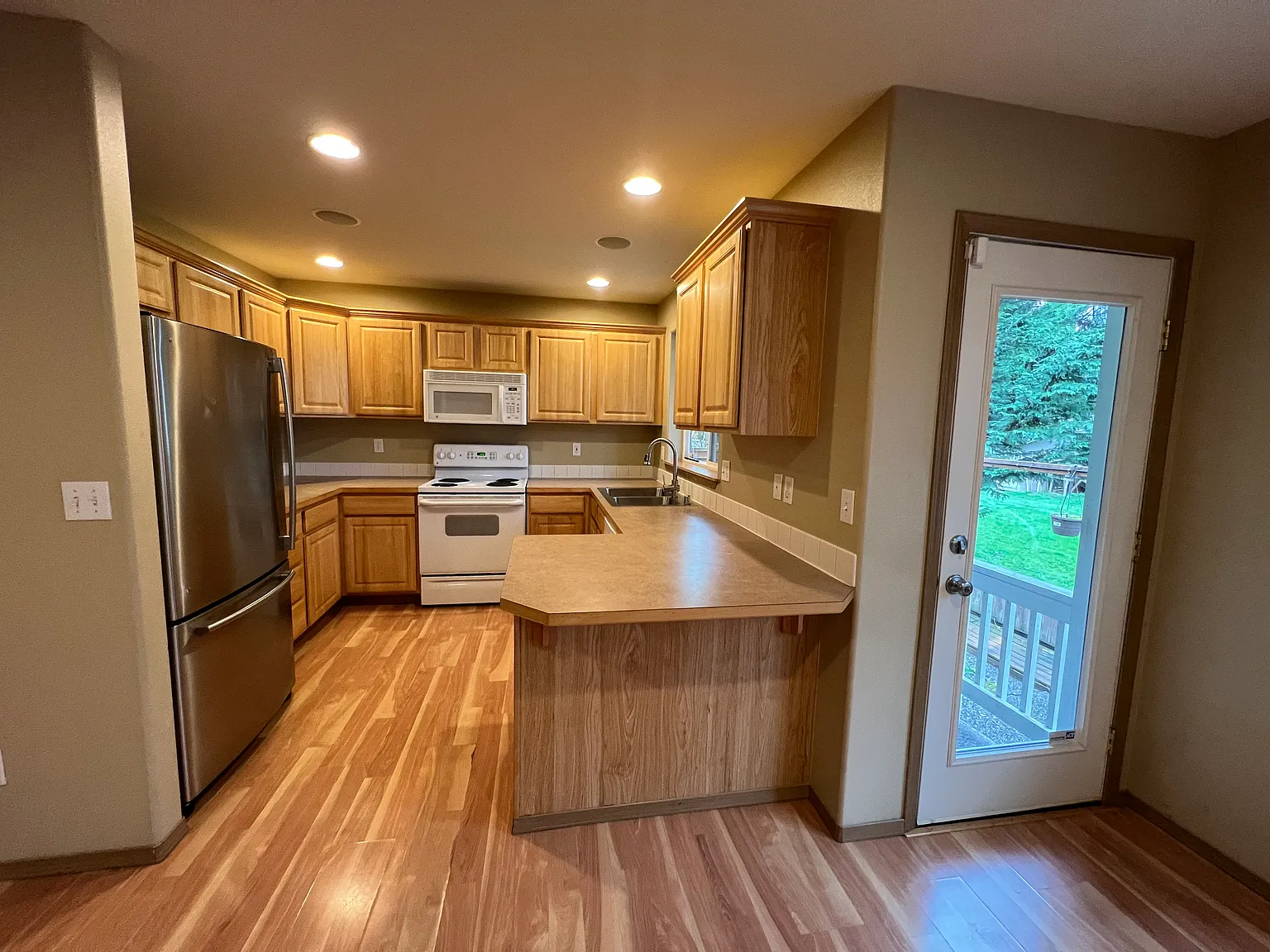 3 bed, 2.5 bath, 1558 sqft, $3,000 — Photo 4