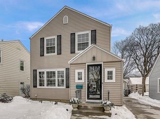 5354 N Bay Ridge Ave, Whitefish Bay, WI 53217