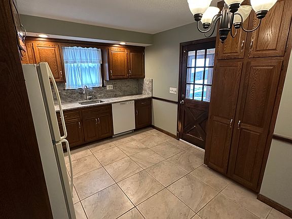 2nd image of 44 Wooding St #44