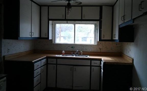 5th image of 1817 S Oak Ave