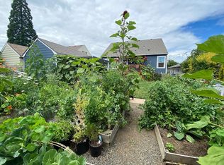 8630 NE Hassalo St UNIT B, Portland, OR 97220