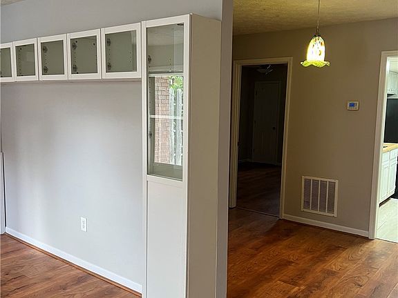 4th image of 470 Huntington Road #5