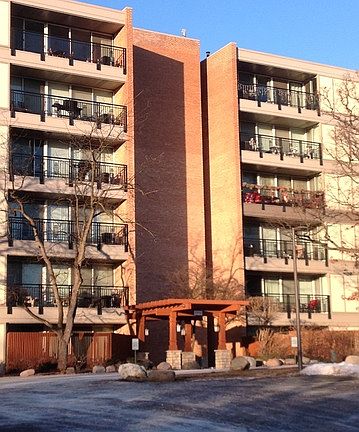 2nd image of 5900 Oakwood Dr APT 2M