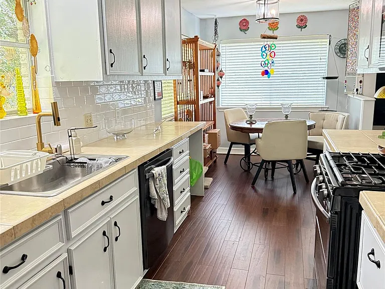 354 S Amherst Dr — Photo 6