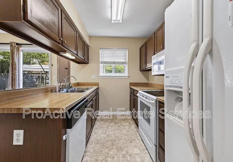5025 Halwell Dr — Photo 10