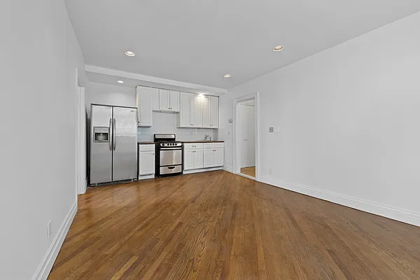 Rented by Signature Property Realty | media 26