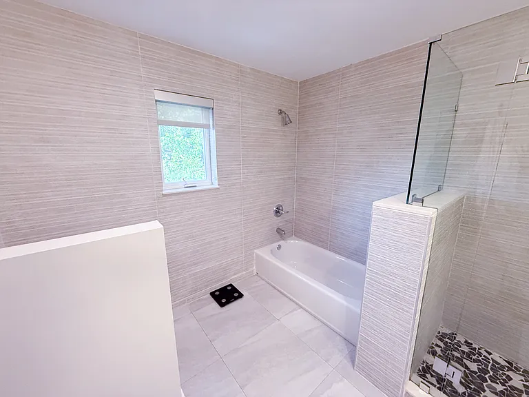 590 SW 6th Ave — Photo 8