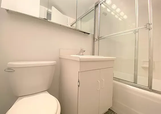 Rented by Manhattan Realty Group | media 9