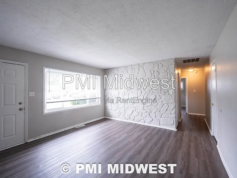 4939 Katherine Dr — Photo 6