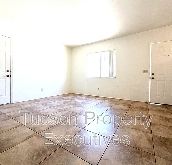 4901 E Pima St — Photo 5