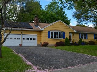 1565 Huntington Rd, Stratford, CT 06614