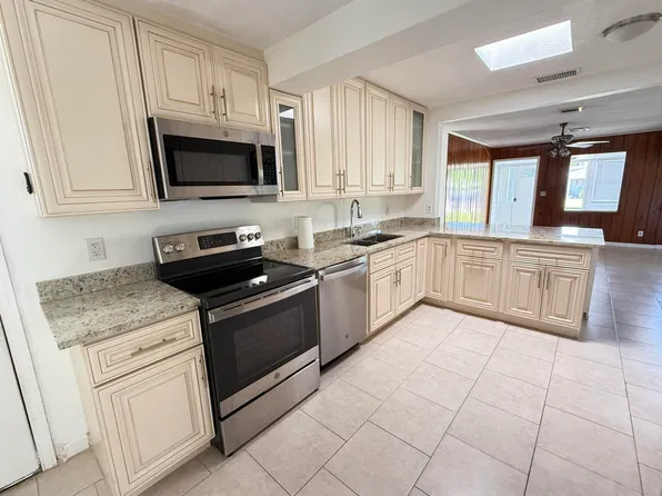 2877 Seminole Rd, Palm Springs, FL 33406