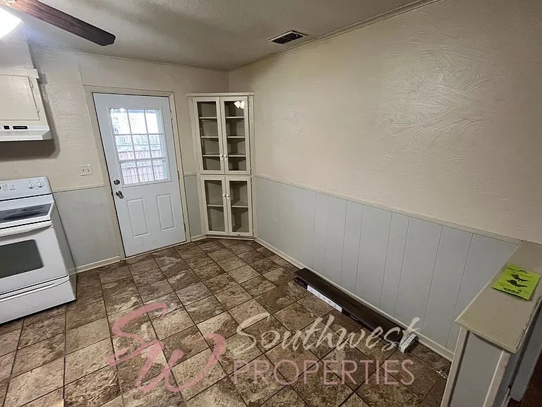 726 N Barton St — Photo 6