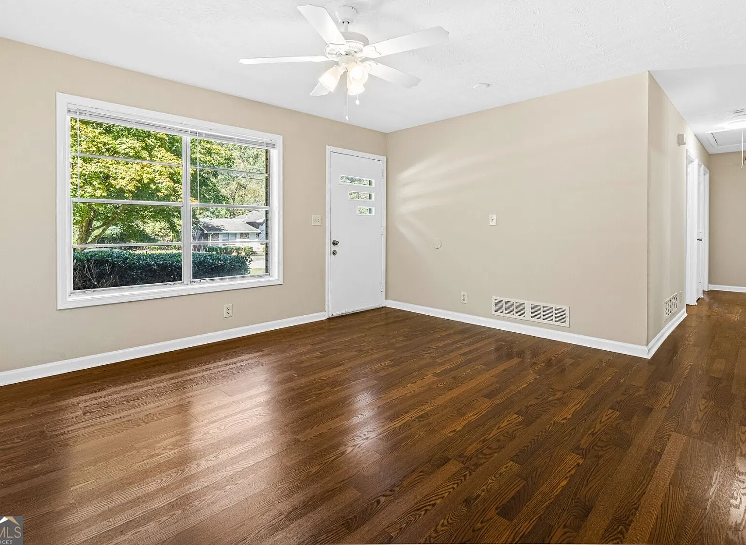 3 bed, 2.0 bath, 1587 sqft, $1,595 — Photo 4