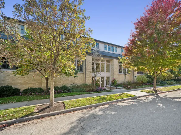 240 Whistler Rd APT 1E, Highland Park, IL 60035