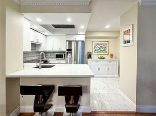 130 Carlton St #602, Toronto, ON M5A4K3
