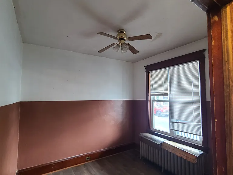703 W Race St — Photo 20