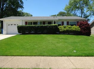 6709 Vineland Dr, Hazelwood, MO 63042