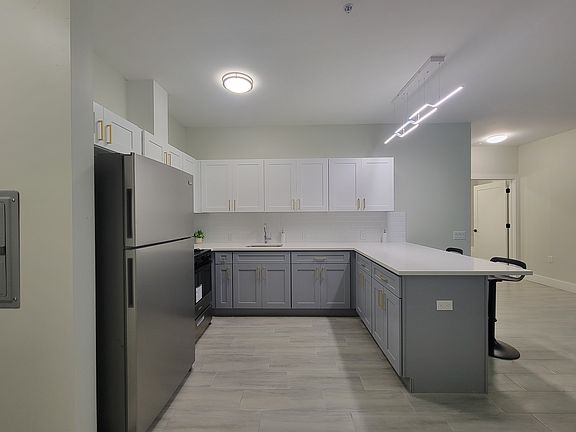 3rd image of 130 Ellis Ave #11E