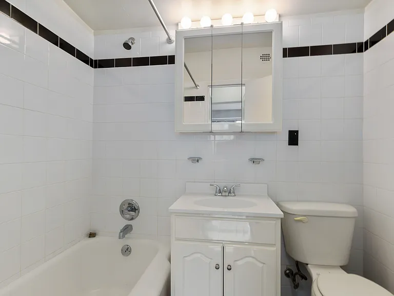 300 E 46th St #14H — Photo 5