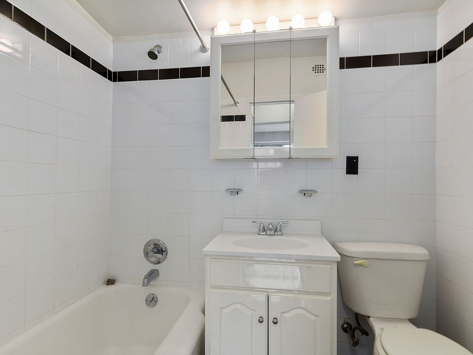 1st image of 300 E 46th St APT 5L