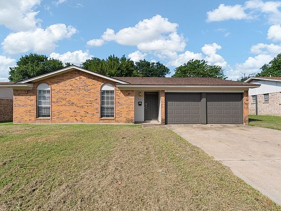 3rd image of 541 NW Sandra Ln