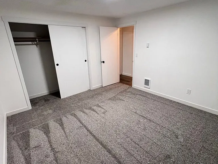 5826 Armour Loop SE — Photo 20