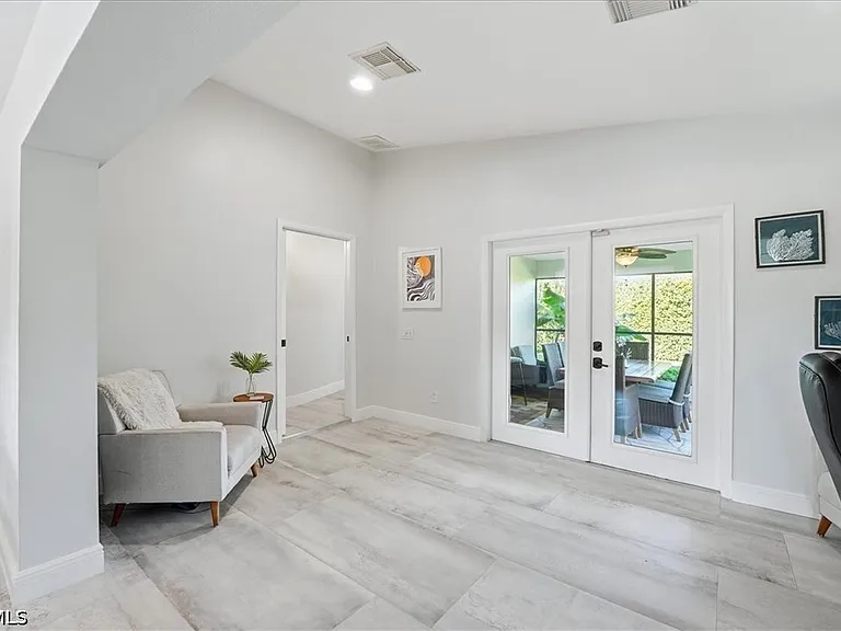 1023 El Valle Ave — Photo 8