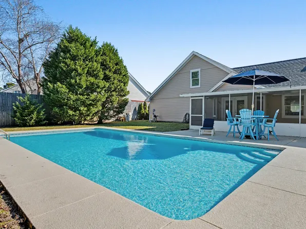 155 Long Pointe Dr, Mary Esther, FL 32569