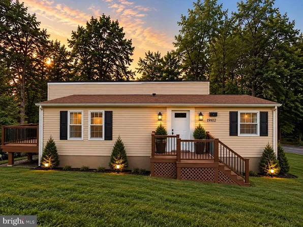 19102 Wayne Dr, Triangle, VA 22172