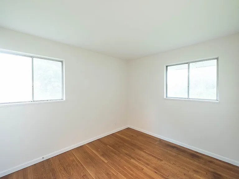 111 Susan Rd — Photo 9