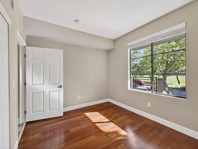 800 N 8th St #103 — Photo 6