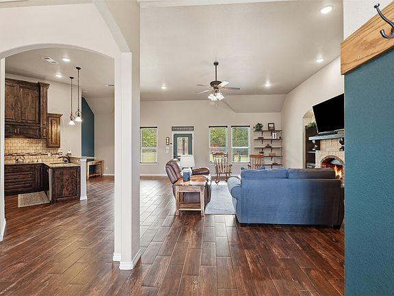 4th image of 223 Toto Rd