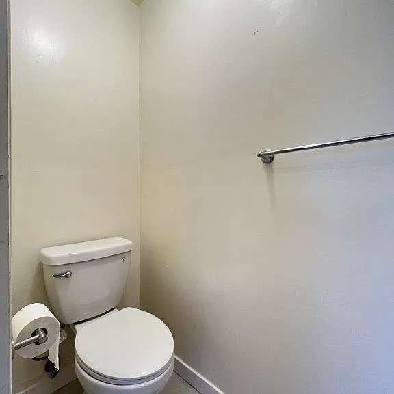 2541-2569 Le Conte Ave — Photo 6