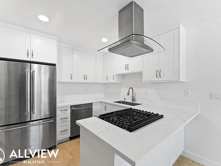 16661 Bartlett Ln — Photo 3