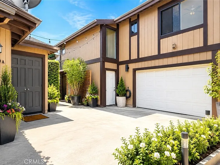 3209 Clay St — Photo 2