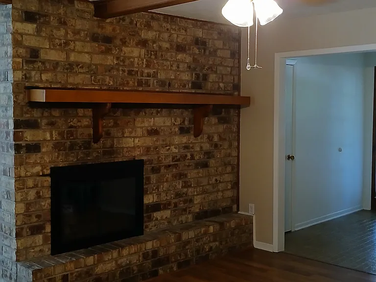 1438 Magnolia Dr — Photo 3