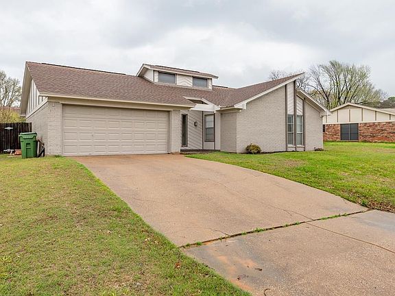 3rd image of 8521 Crestview Dr