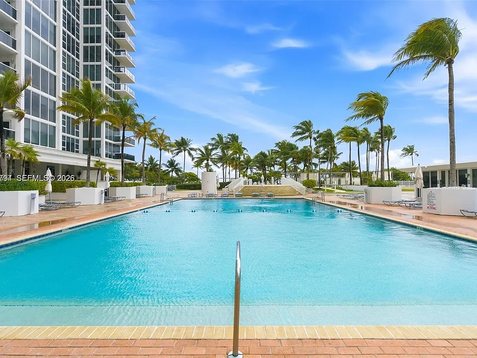 10275 Collins Ave #718