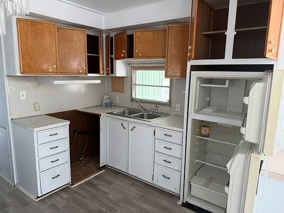 4th image of 12D Lake Breeze Dr