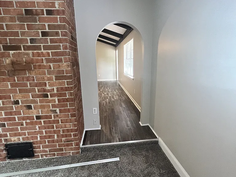 1103 Hickory St — Photo 6