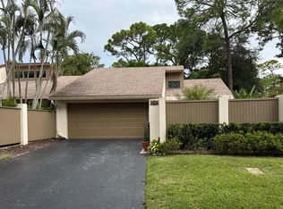 319 Wood Dale Dr, Wellington, FL 33414