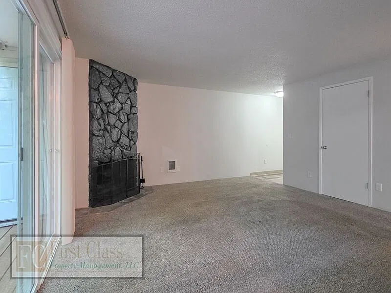 2 bed, 1.0 bath, 880 sqft, $1,595 — Photo 3