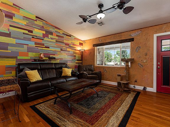 5th image of 519 W Willow Dr