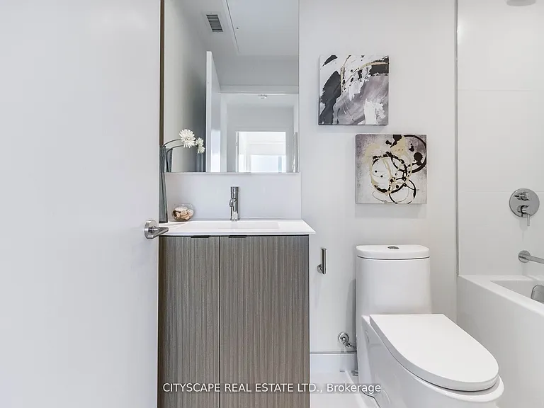 20 Edward St N #1302 — Photo 19