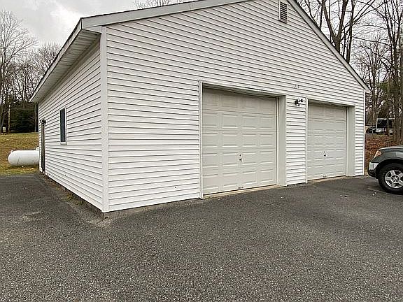 4th image of 239 La Rue Rd