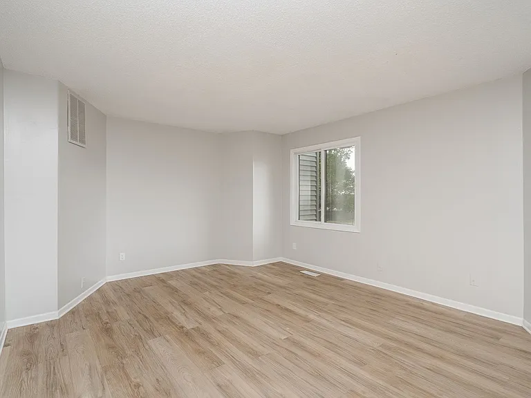 Greenwood Apartments — Photo 27