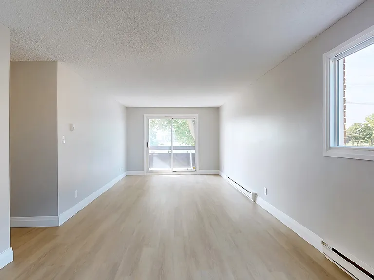 126 Bay St — Photo 16