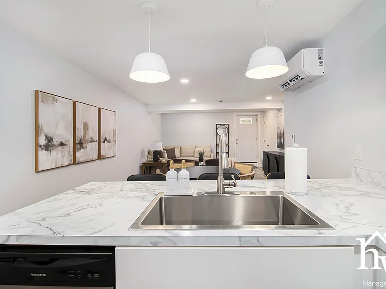 221 S Taylor St — Photo 15